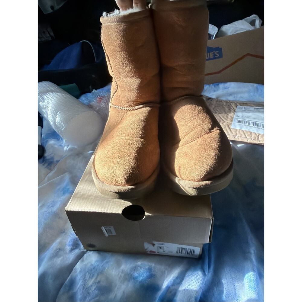 Ugg Kids Classic ll boots in Chestnut size 5